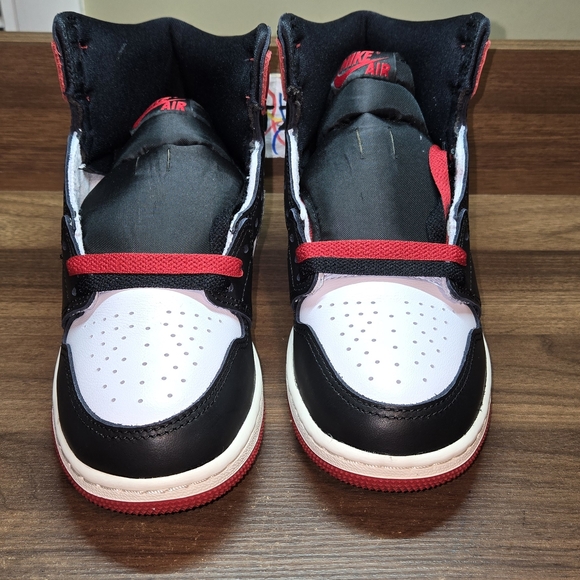 Jordan 1 Retro Hi OG Kids Sneakers - Black, White, Red - Picture 3 of 6